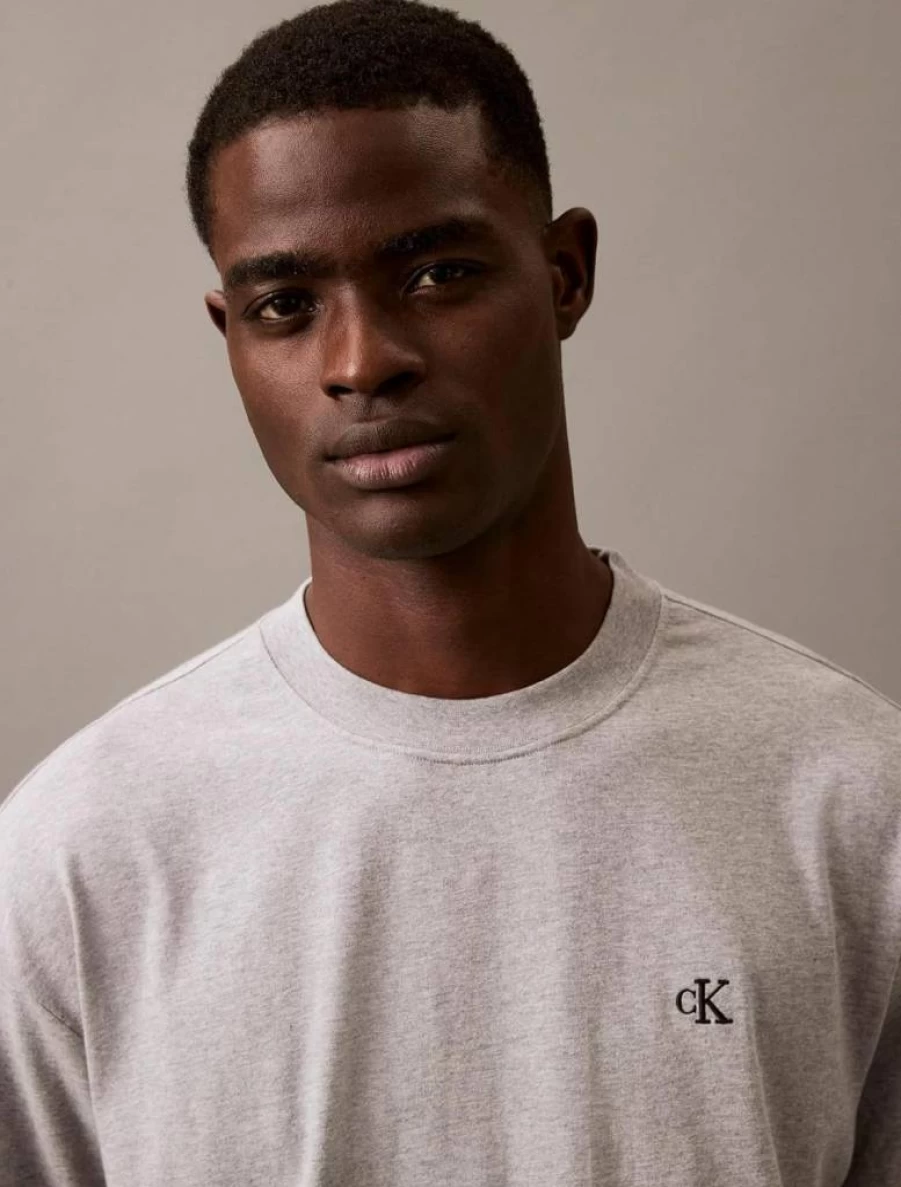 Calvin Klein Men's Relaxed Fit Monogram Logo Cotton Crewneck T-Shirt for Casual Wear